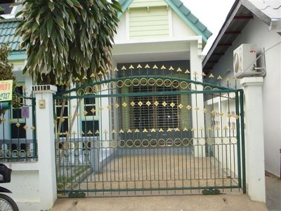 pic Nice size town house for rent 
