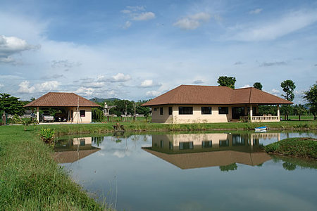 pic Lake front bungalow with views