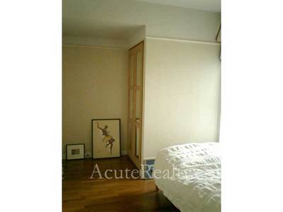 pic 1 bed/1 bth with nice decoration
