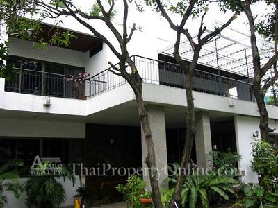 pic Nice house for rent in Ruamrudee area