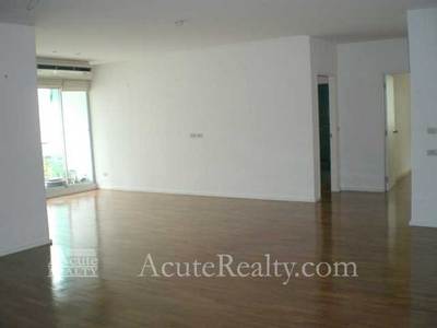 pic 2 bedrooms unit comes with wooden floor