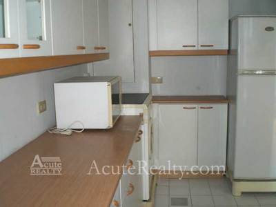 pic The unit offers 1 bedroom and 1 bathroom