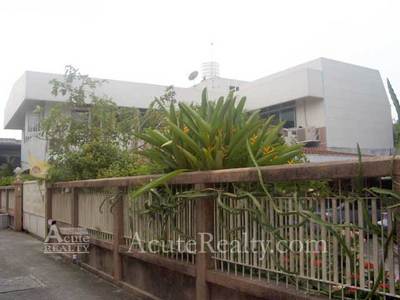 pic Single house on charoenkrung road
