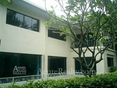 pic Deluxe single house, residential area 