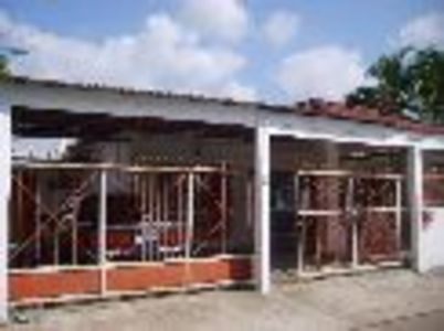 pic 3 Bedrooms, 2 Bathrooms bungalow