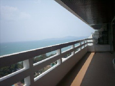 pic Spacious 3-bedroom condo in Jomtien