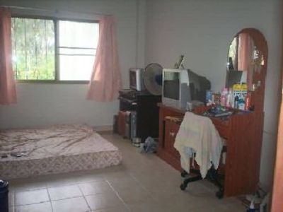 pic Townhouse with no furniture for sale