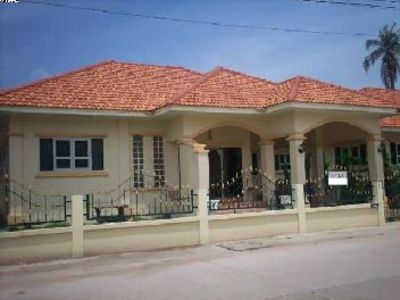 pic Detached bungalow ,partially furnished