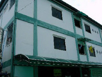 pic The new (2006), three-storey building 
