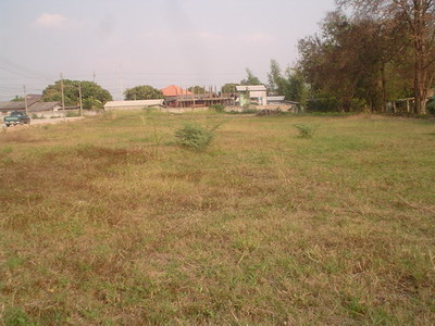 pic Land located on Canal road 