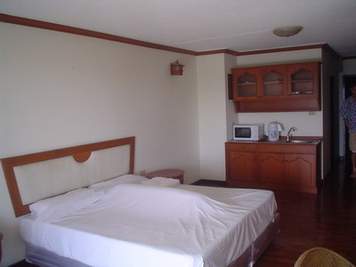 pic A fully furnished studio unit 