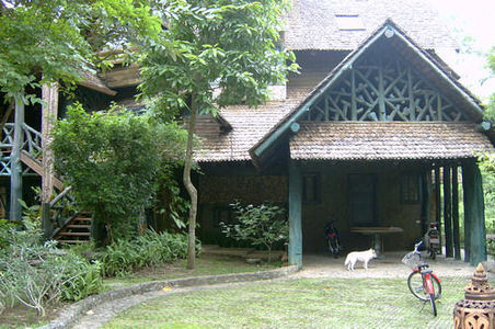 pic Luxury resort-style teakwood house 