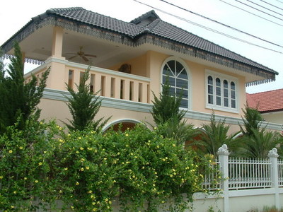 pic 2 storey house with home-office