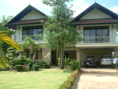 pic 2 storey luxury house is fully furnished