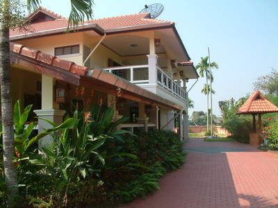 pic A large two storey, contemporary house