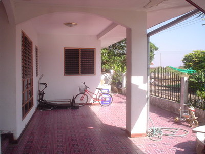pic Partially furnished single storey house 