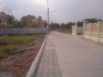 pic Land located on Canal road in A.Muang
