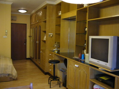 pic A fully furnished studio condo 