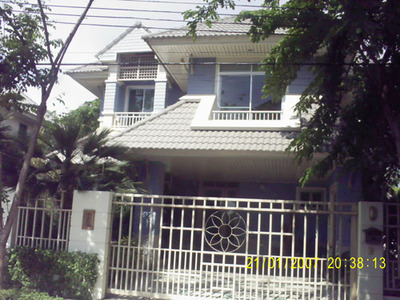 pic Two storey house with 3bedrooms 