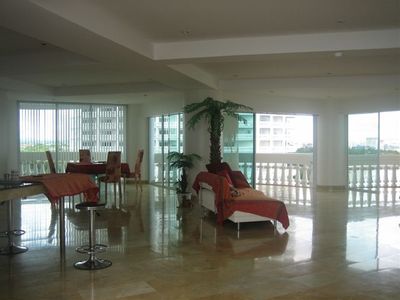 pic This spacious condo,210 sqm / 2261 sq.ft