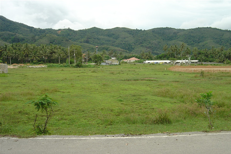 pic Flat land with lovely moutain views 