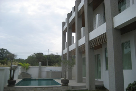 pic A spacious villas