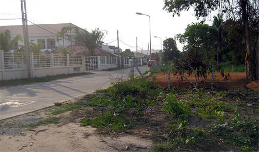 pic  Soi Chaiyapuk (1,456 Sq.m) Road access.