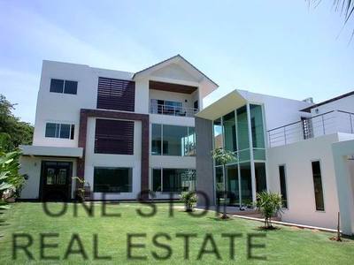 pic Detached 3 Storey Modern Designer House