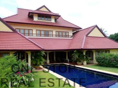 pic Luxury 3 Storey Thai Bali Villa