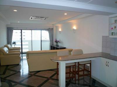 pic Yensabai Condo, high floor, end unit