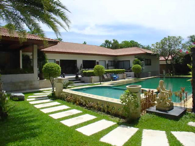 pic 1600 sqm, living area 620 sqm