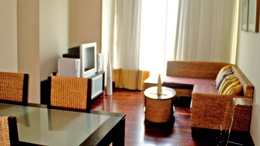 pic Sathorn, Five-star condominium