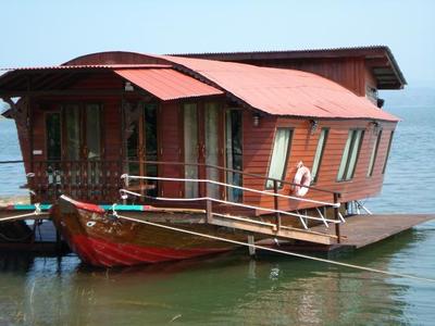 pic Dhol-na-tee Boat 1 Big Boat 8  