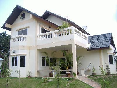 pic nice 2-storey-House near Highway 36, 3.5
