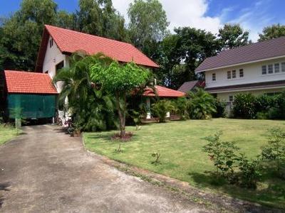 pic Large four bedrooms family home in Sans