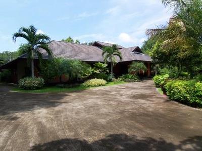 pic Five bedrooms family house 