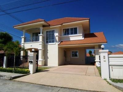 pic 3 bedrooms house with build-in furniture