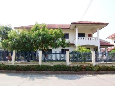 pic Large 4 bedrooms family home in Pimuk 1