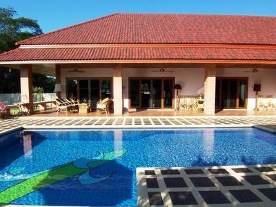 pic Stunning home on large riverside plot 