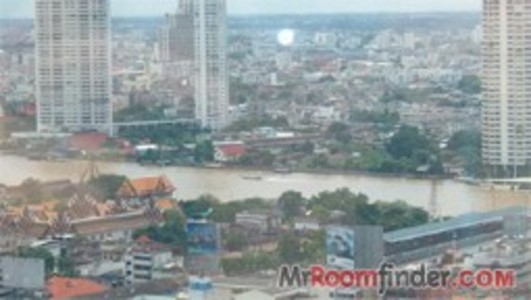 pic River View at Surasak sky train station