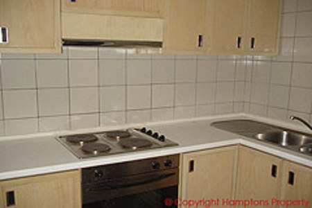pic Spacious unfurnished 3 bedroom unit 