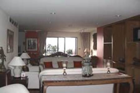 pic Well presented spacious 3 bedroom condo 