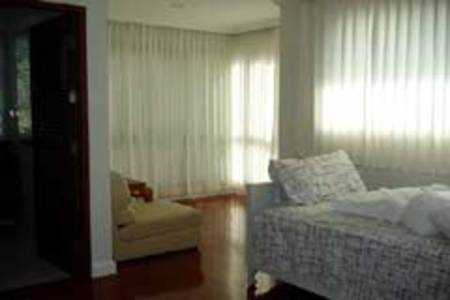 pic Newly renovated spacious 2 bedroom condo