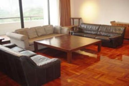 pic Hugely spacious 3 bedroom unit 