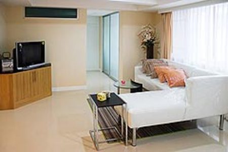 pic 2 bed 1 bath Fully Furnished  