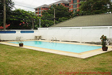 pic Single house with private pool