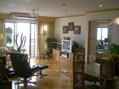 pic High-rise condo near Thonglor,