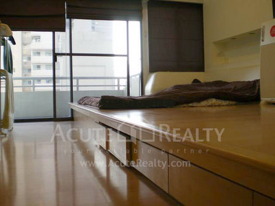 pic Condo situated in business area
