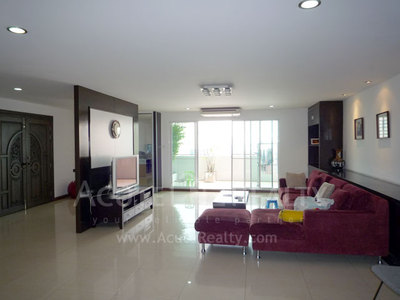 pic Condo or sale , with 3 beds, 3 bath