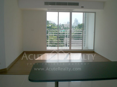 pic Brand New Condo Phaholyotin!!! 2br